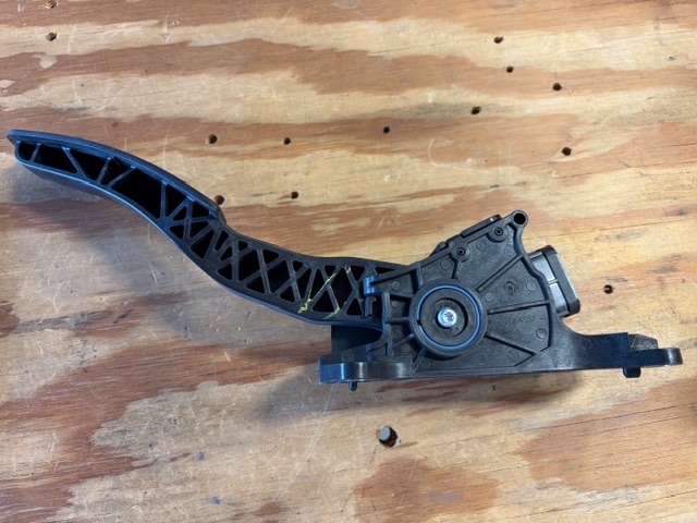 22741799 pedal